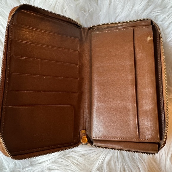 Louis Vuittion Vernis Mongram Wallet - Picture 3 of 7